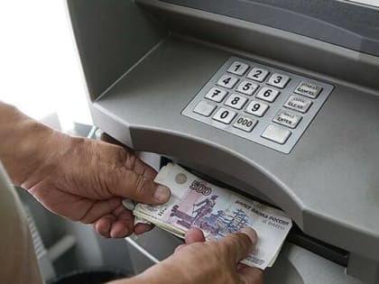 Работники торгового центра помогли калужанину спасти часть сбережений от мошенников