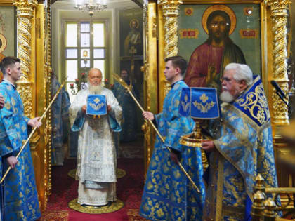 В праздник Сретения Владимирской иконы Божией Матери Святейший Патриарх Кирилл совершил Литургию в храме святителя Николая в Толмачах