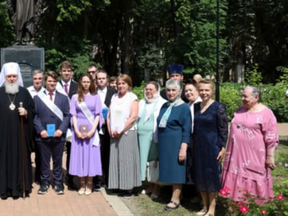 Митрополит Климент вручил аттестаты выпускникам Православной гимназии города Калуги