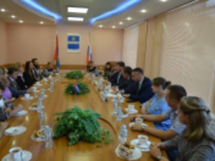 Руководители города поздравили членов трудовых династий