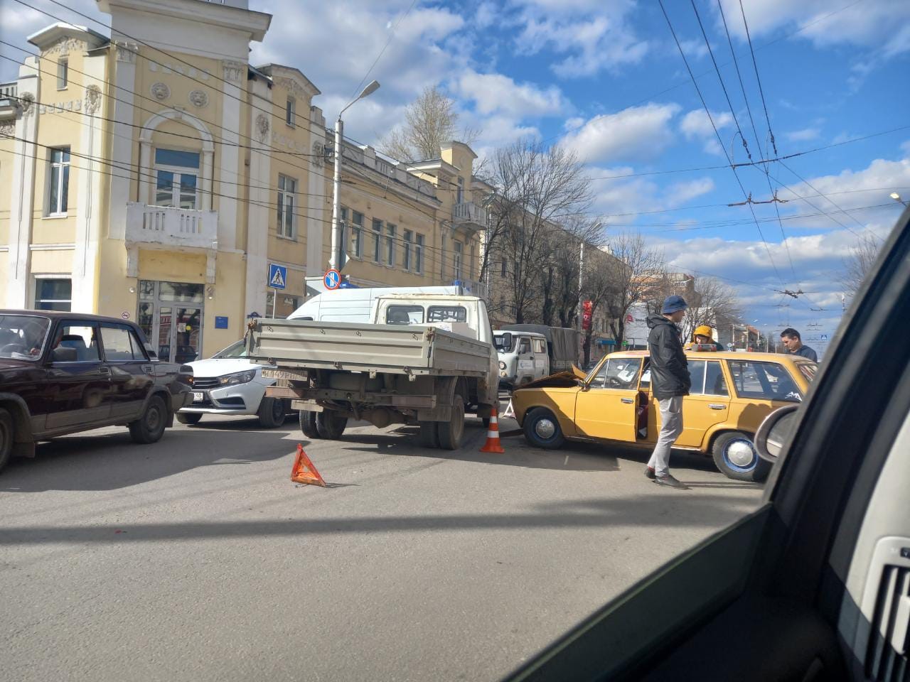 Калужский перекресток новости калуги. Перекресток Ленина Севастопольская. Авария на Ленинском проспекте.