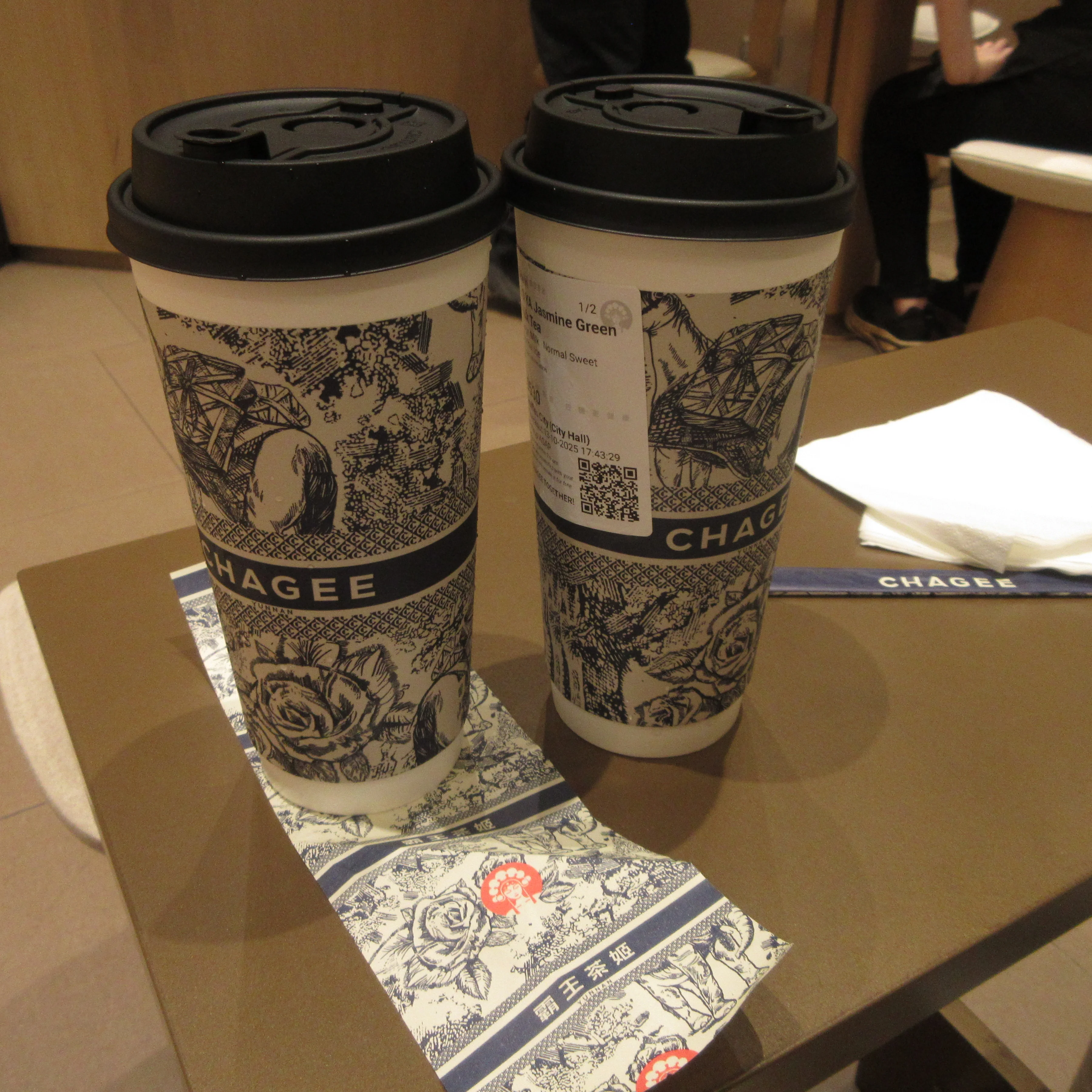 An osmanthus oolong milk tea from Chagee.