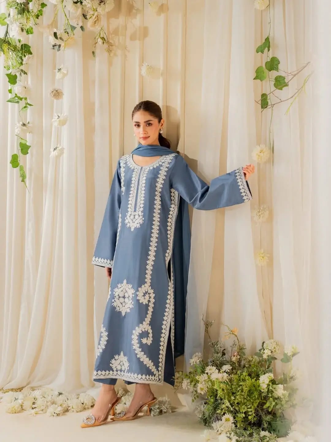 Stunning embroidered raw silk suit set 3 pcs view 2