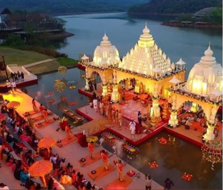The History and Significance of Ganga Aarti in Hindu Culture