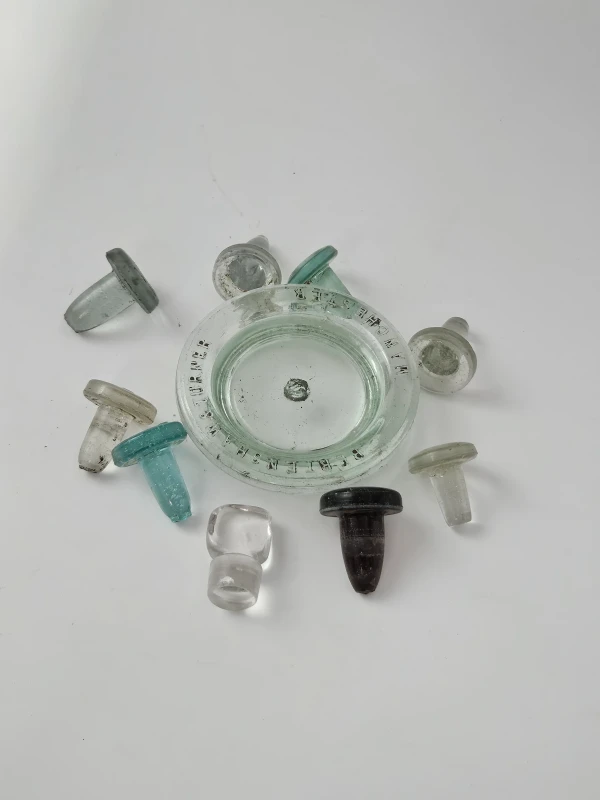 10 VICTORIAN GLASS STOPPERS