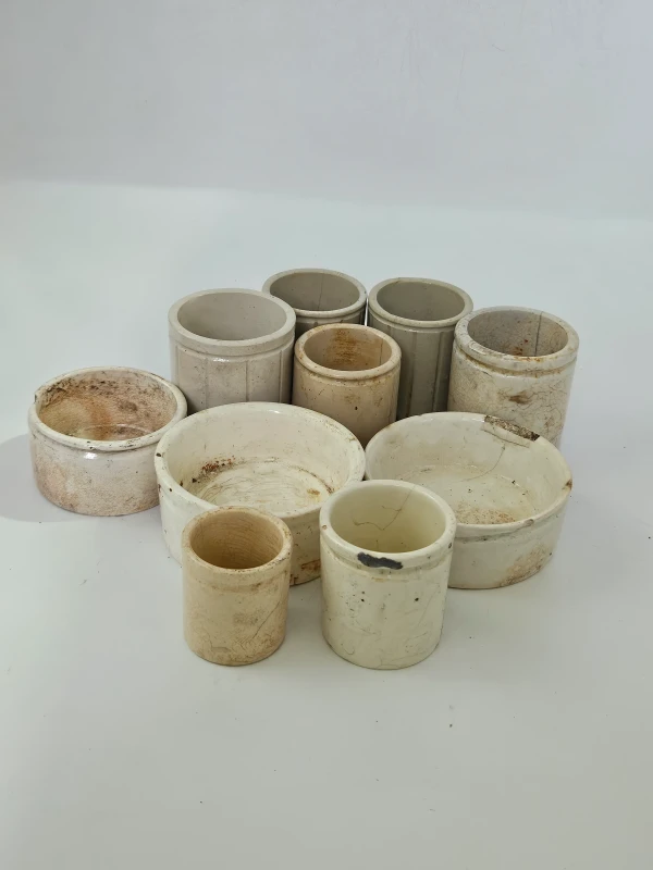 10 SMALL POTS (FAULTS)