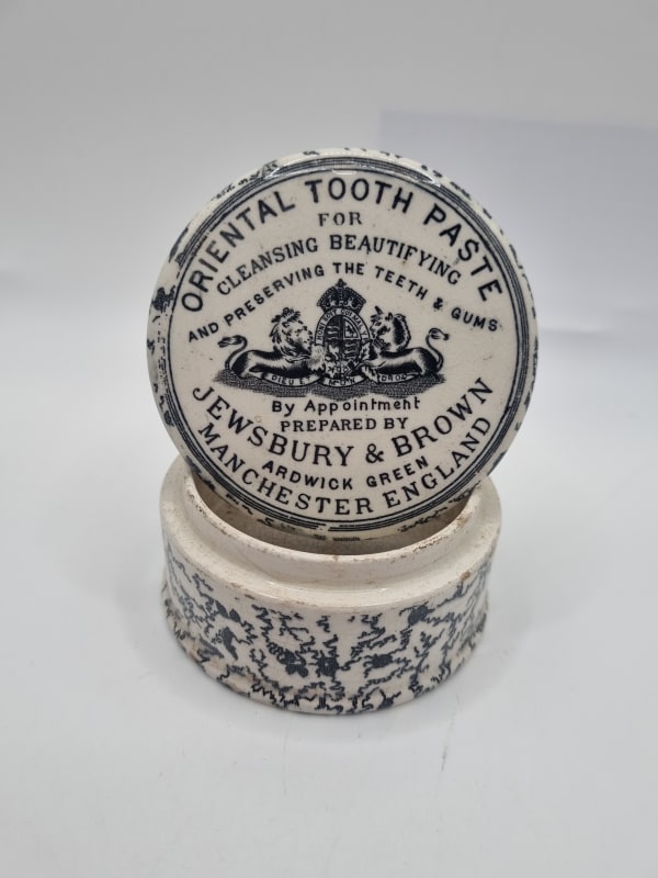 Jewsbury & Brown Pot Lid and Base