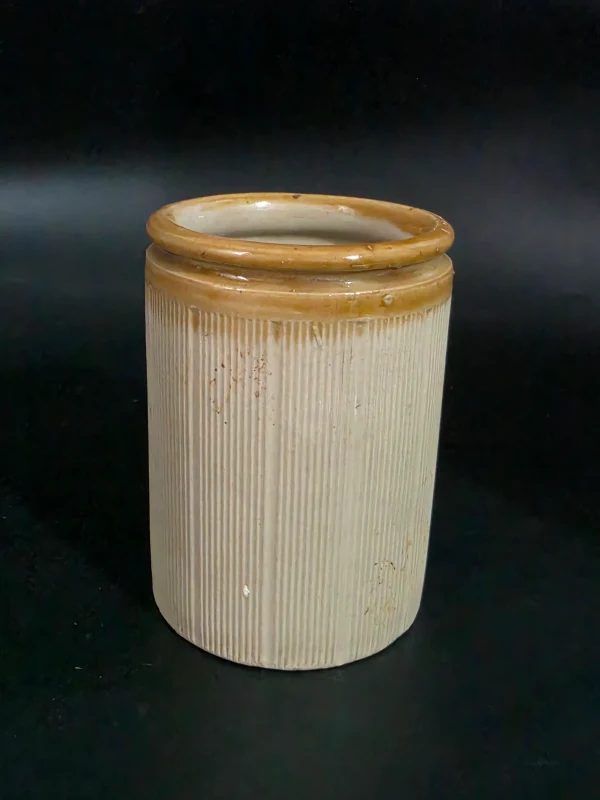 BROWN TOP VICTORIAN POT