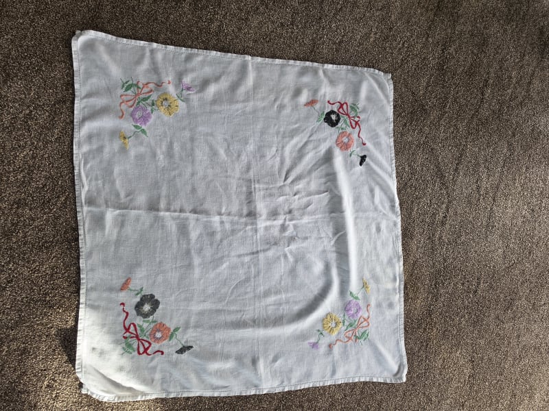 NICE LINEN VINTAGE TABLE CLOTH
