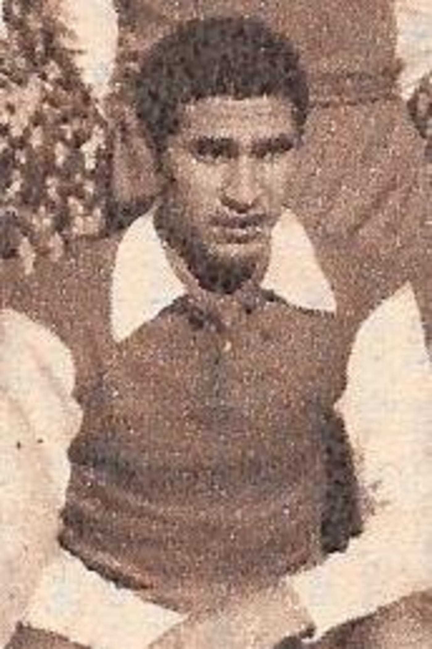 Abdelkader Mazouz (Mazouza) — Football Player, FLN Team Member, and Coach