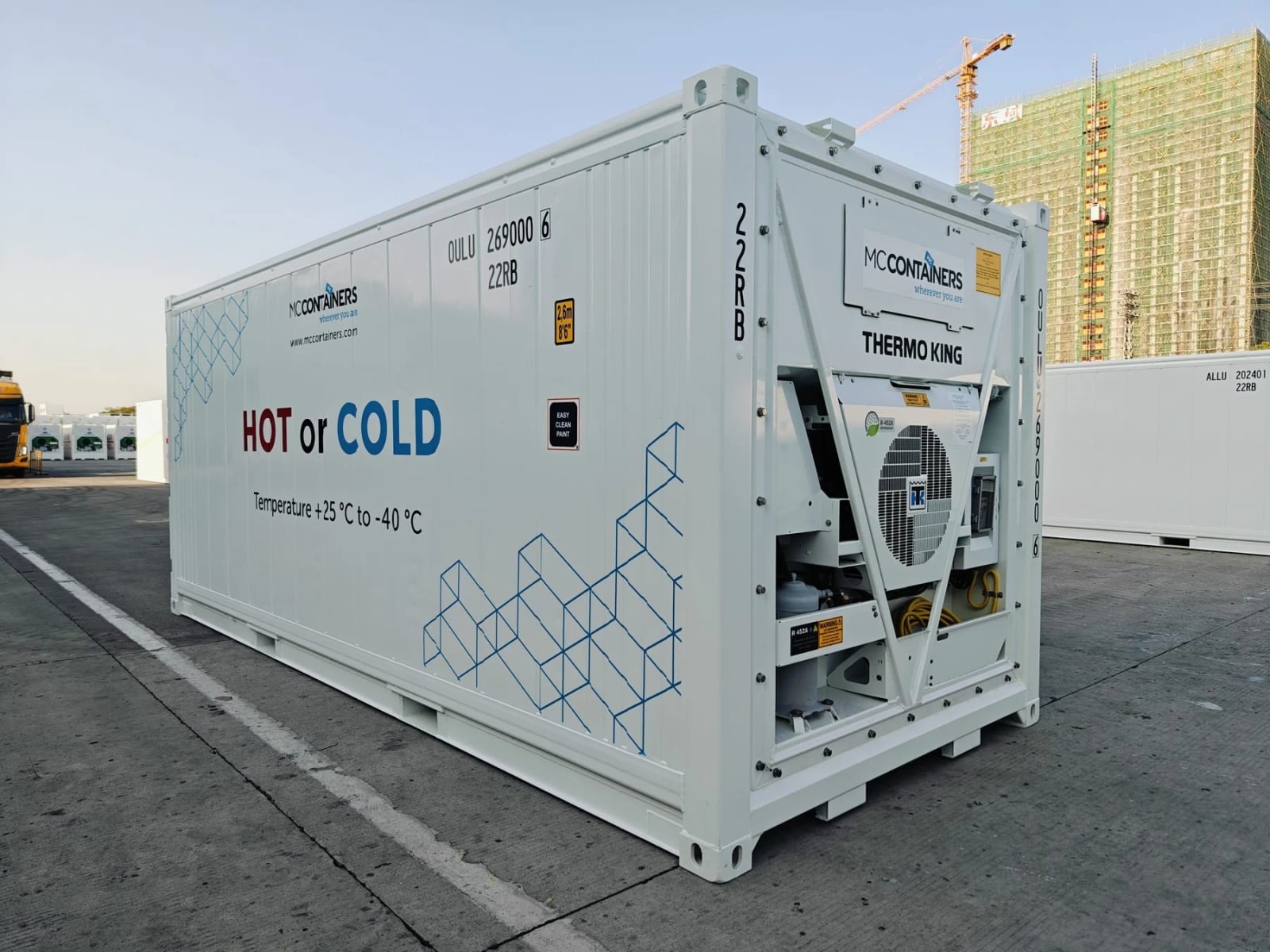 An SCS ISO container ready for FCL sea freight, alongside the flat-rack method for oversized modules.