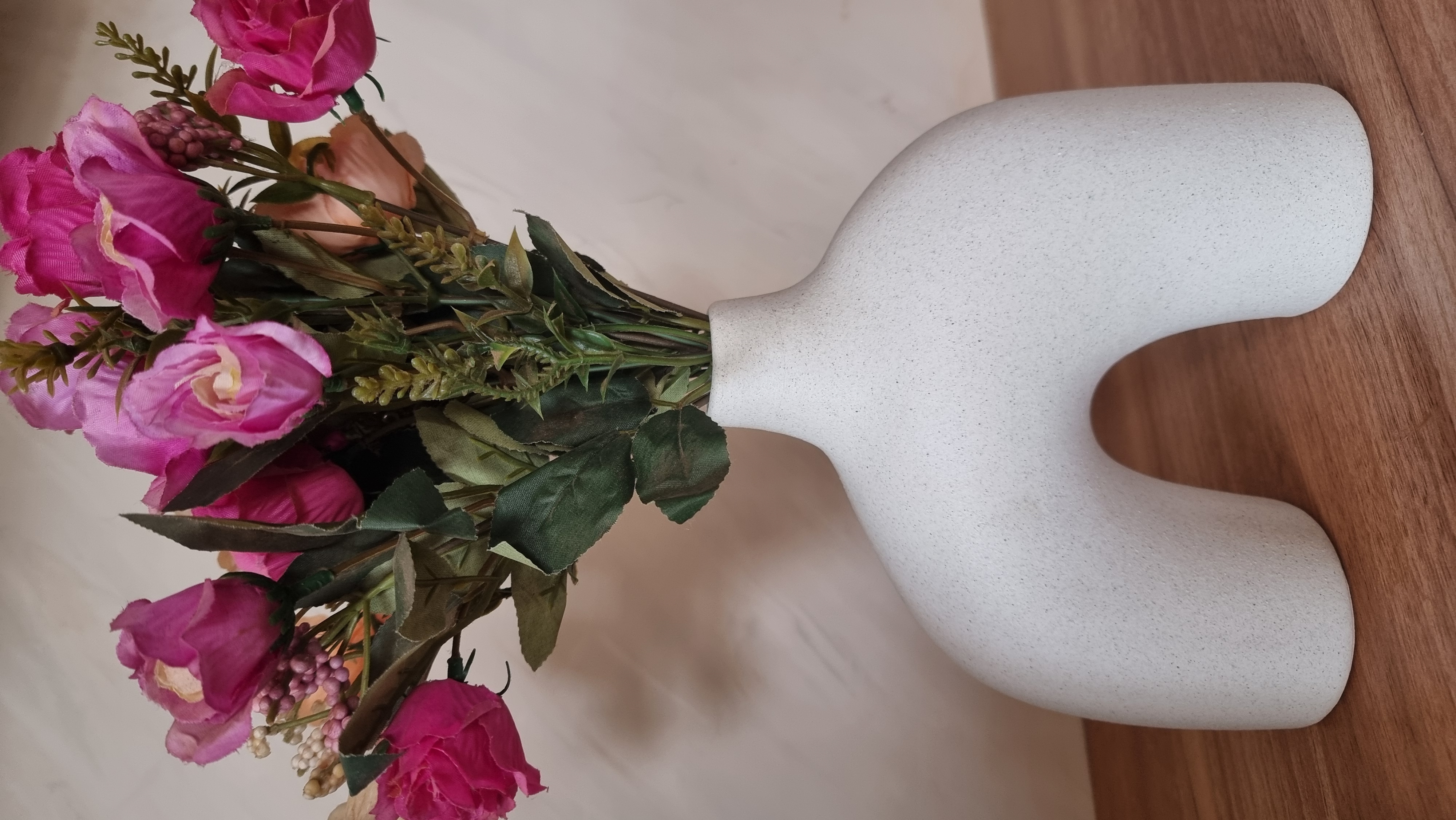 VASE EN CERAMIQUE BLANC