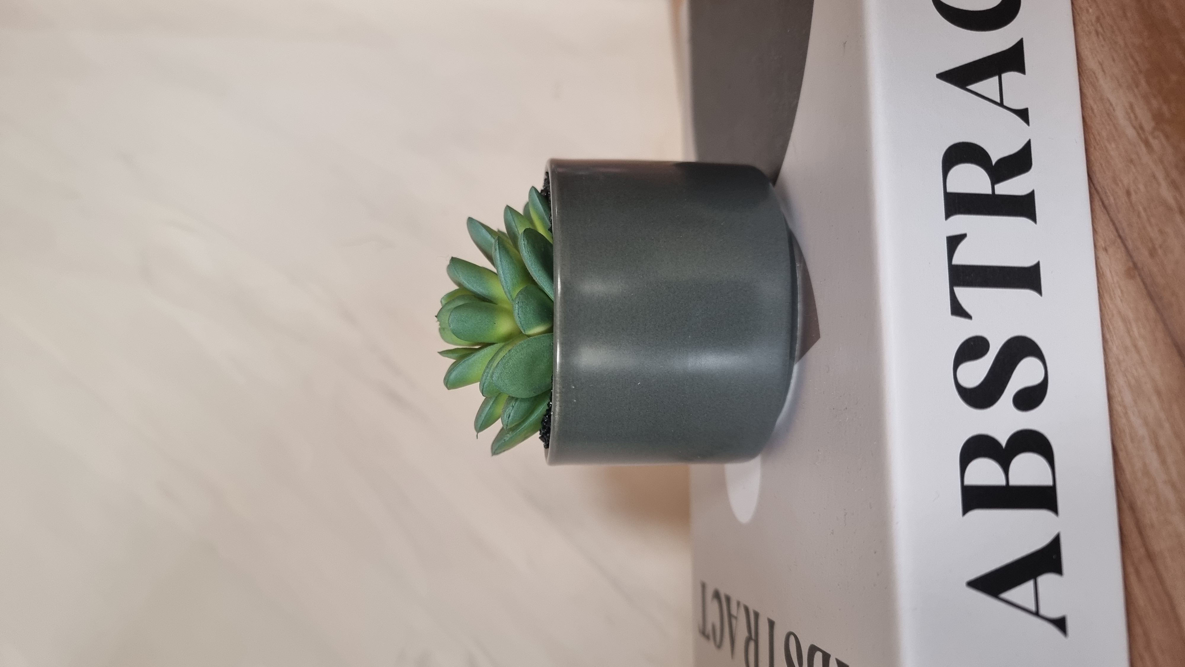 POT DE FLEUR EN CERAMIQUE NOIR