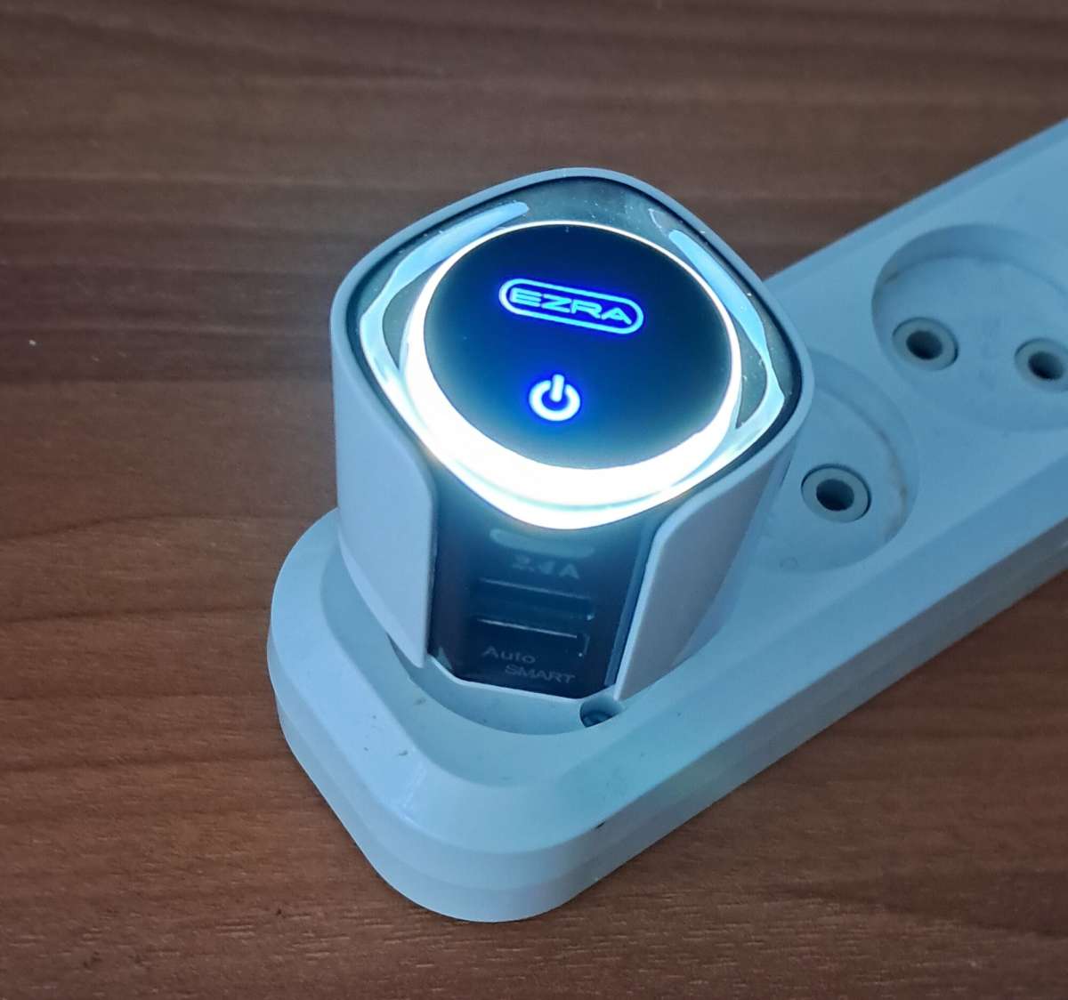Зарядное устройство EZRA HC30 2 разъёма USB 2.4 А, сетевое 230 В, с LED подсветкой, светодиодный ночник 3 режима яркости