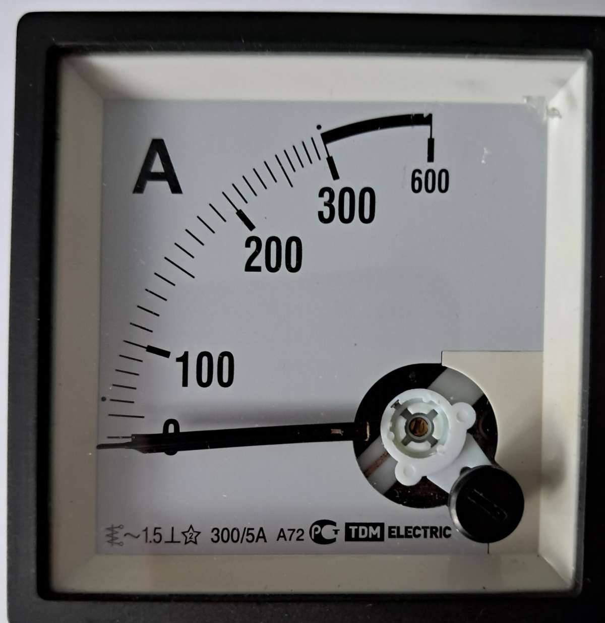 TDM ELECTRIC TDM А72 Амперметр трансформаторного подключения 300/5A класс 1,5 (SQ1102-0059)