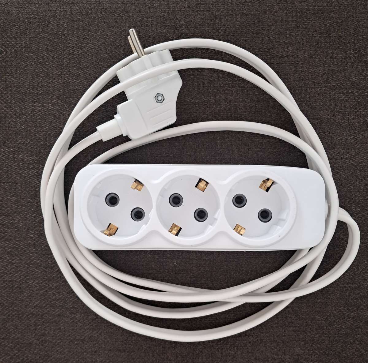 Удлинитель на рамке с заземлением "Доктор Ап" 3 гнезда, 12 м, ПуГВВ 3x1.5 мм, белый 3.6 кВт, 16А, серия "Мощный"