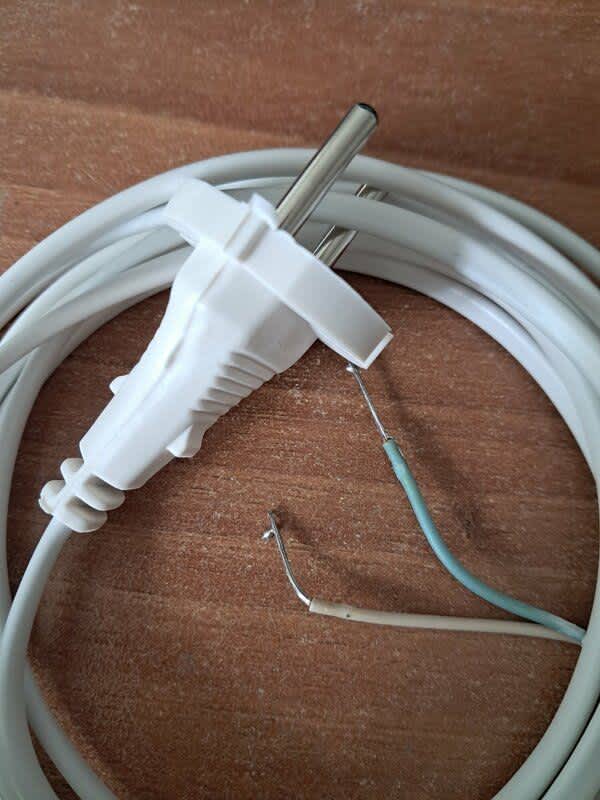 Шнур 2,2 м с вилкой, провод 2-х жильный ШВВП 2 х 0,5 мм медь, контакты облужены JETT