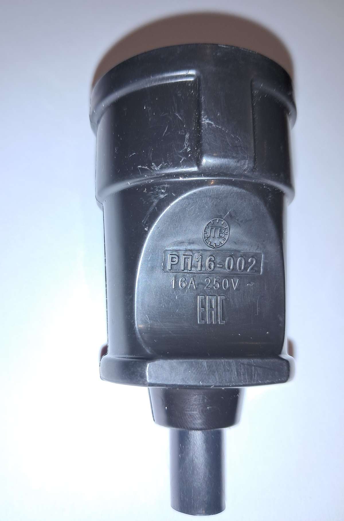 Розетка штепсельная с заземлением, черная, 16 Ампер, 3600 Ватт, 220 вольт