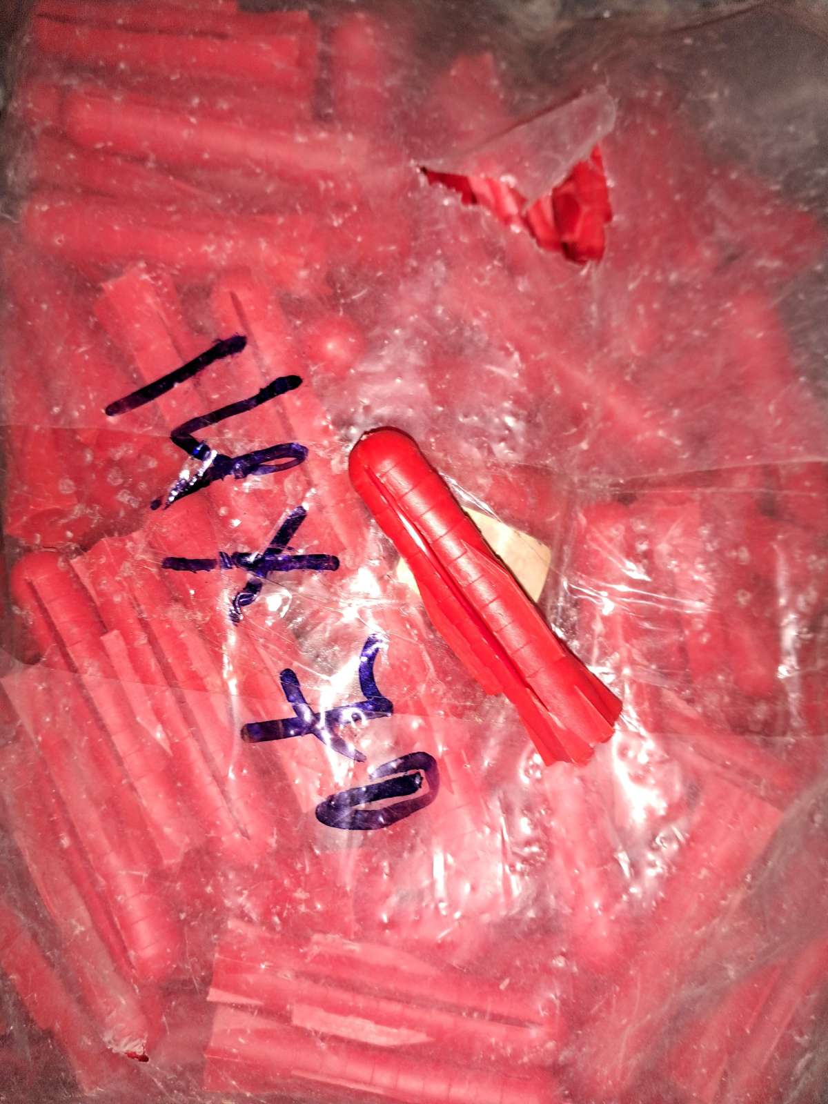 60 шт (набор) Дюбели распорные трехсегментные 14 мм х 70 мм красные