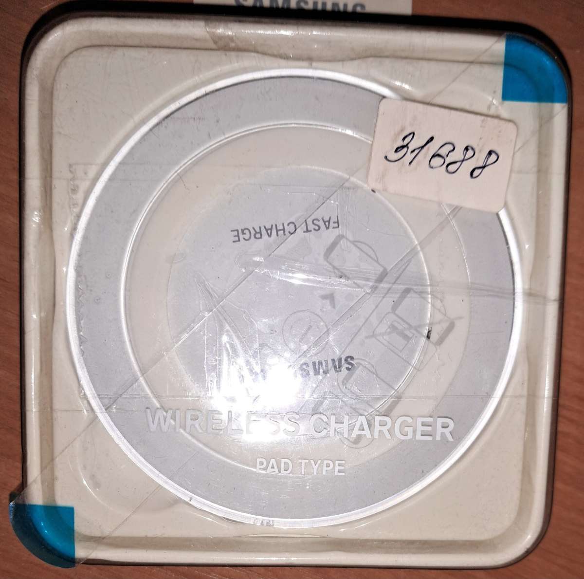 Беспроводное зарядное устройство EP-PN920, белое, быстрая зарядка, гнездо microUSB на корпусе, шнура в комплекте нет