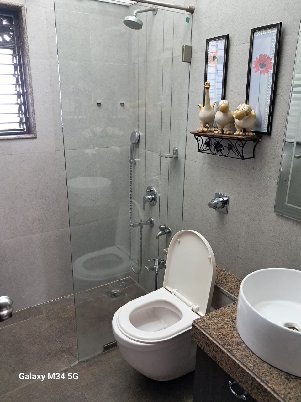 3 BHK Pg for pg in Bandra East , Mumbai