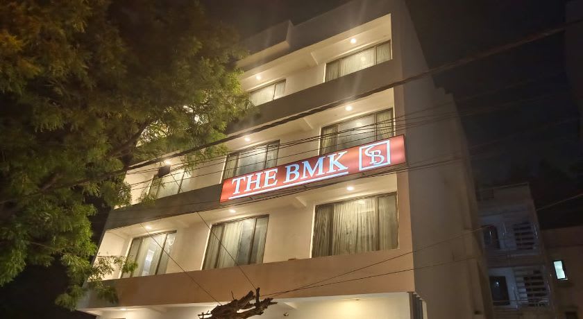 Foxoso The BMK Hotel