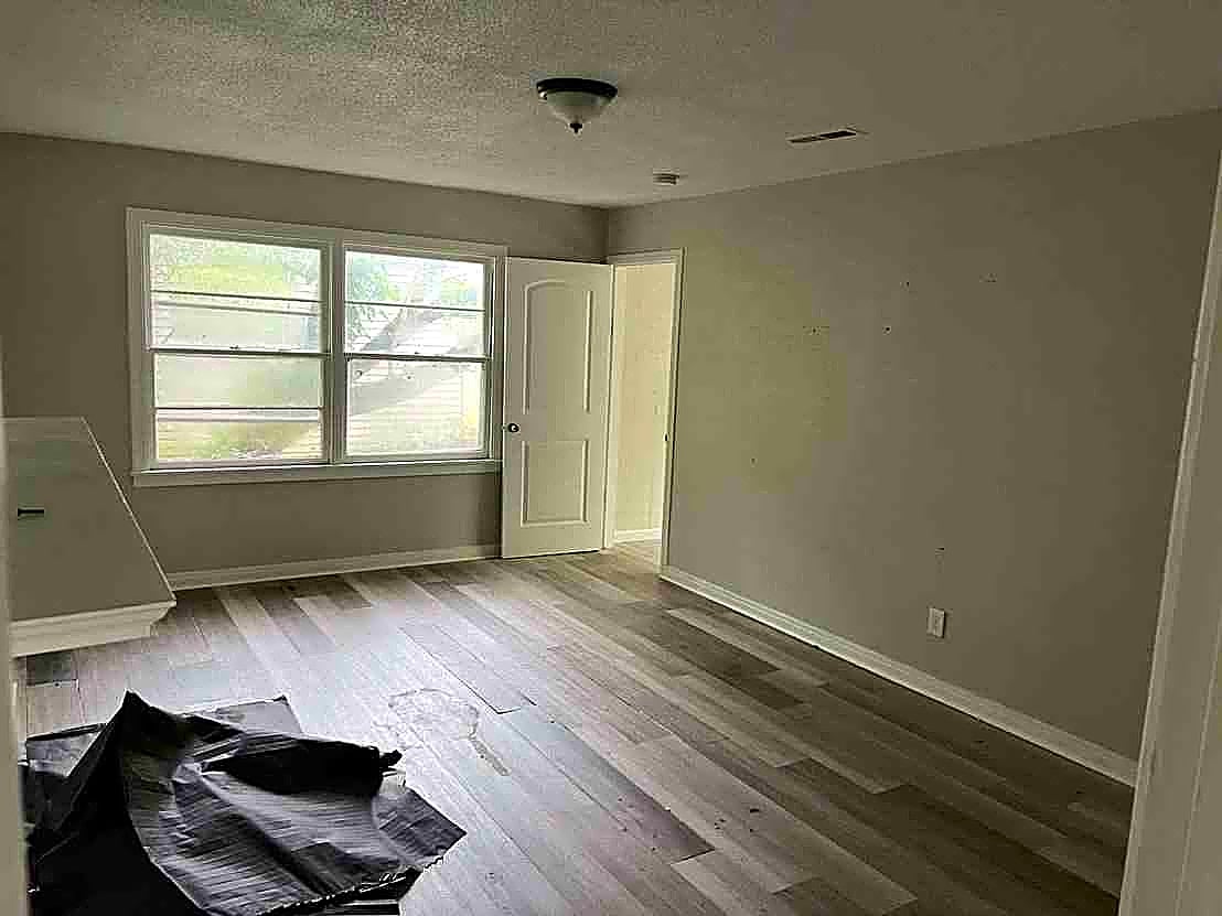 6721 Grasselli Rd photo 7