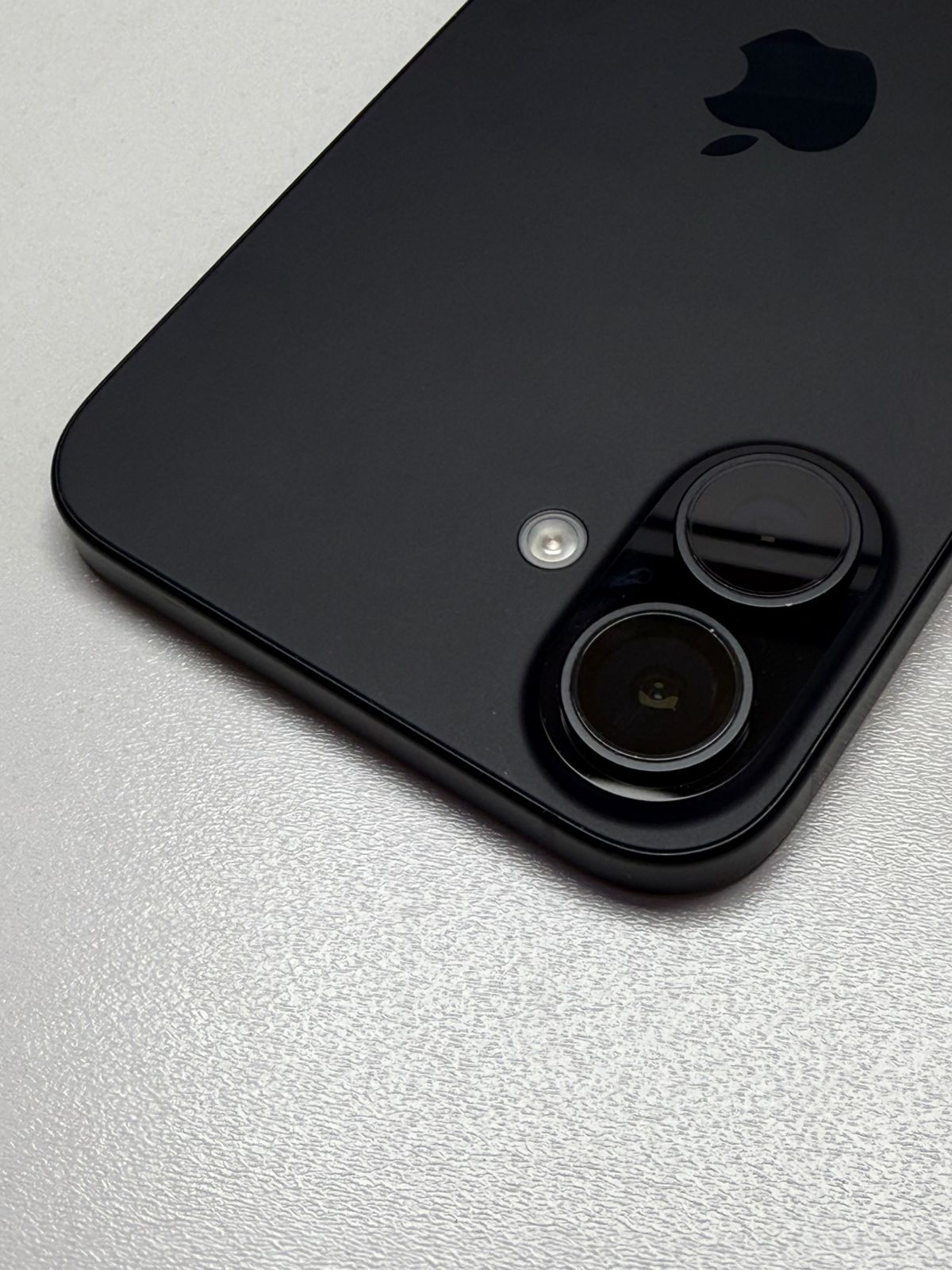 IPhne 16 PLUS - Image 2