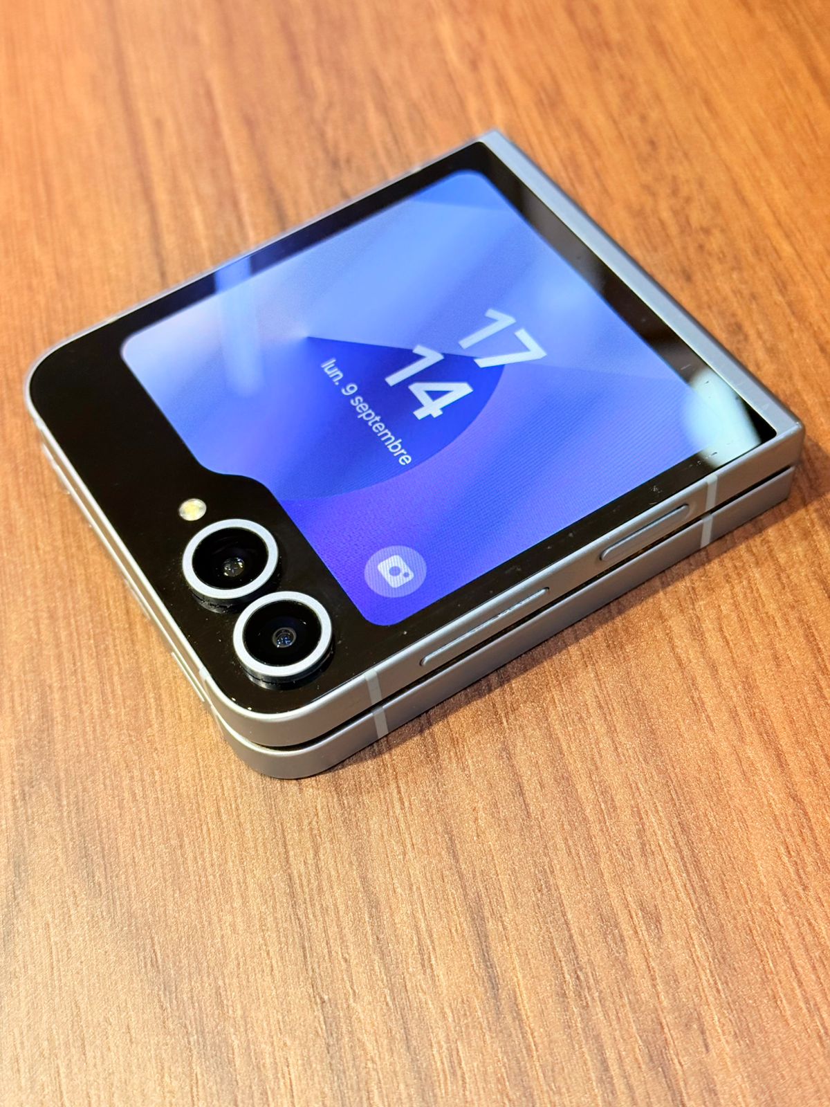 SAMSUNG ZFLIP 6 - Image 14