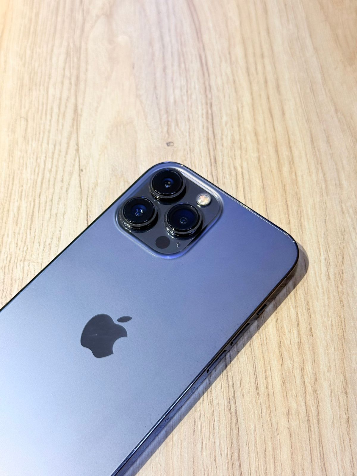 Apple iPhone 13 Pro Max - Image 1