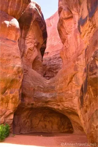 A slickrock dryfall in a canyon