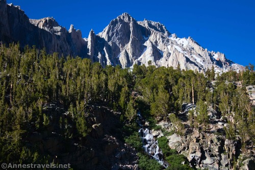 Cliffs above the trail to Kearsarge Pass, Inyo National Forest and John Muir Wilderness, California