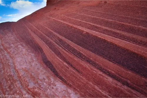 Darker and lighter red rock stripes in a rock