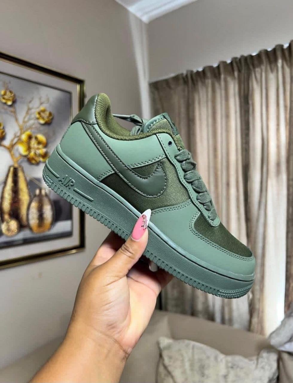 NIKE Platform Sneakers