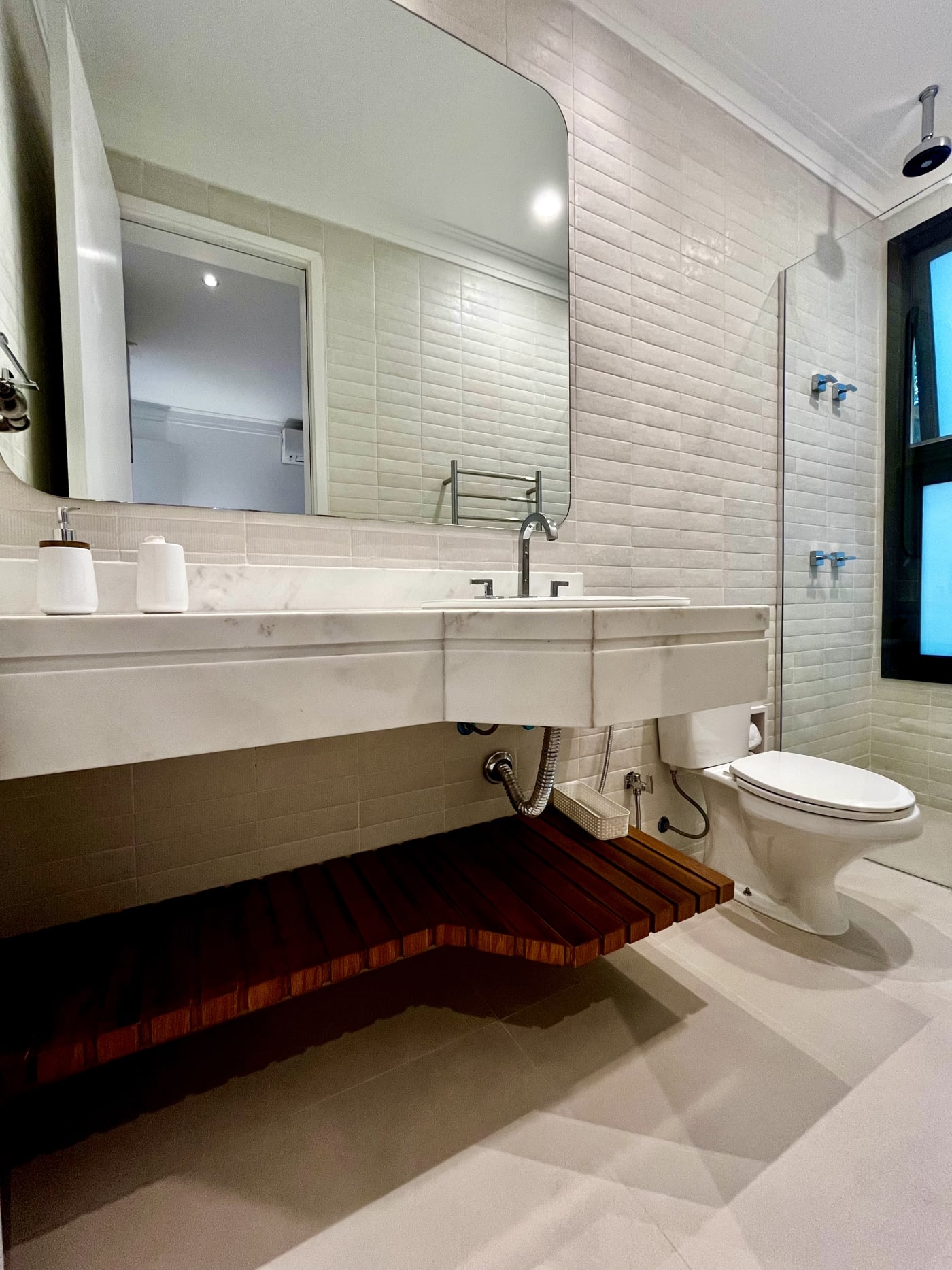 Casa automatizada e renovada a 450 metros da praia no Condomínio Iporanga — foto 2
