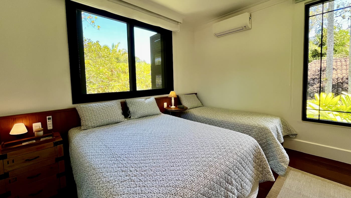 Casa automatizada e renovada a 450 metros da praia no Condomínio Iporanga — foto 1