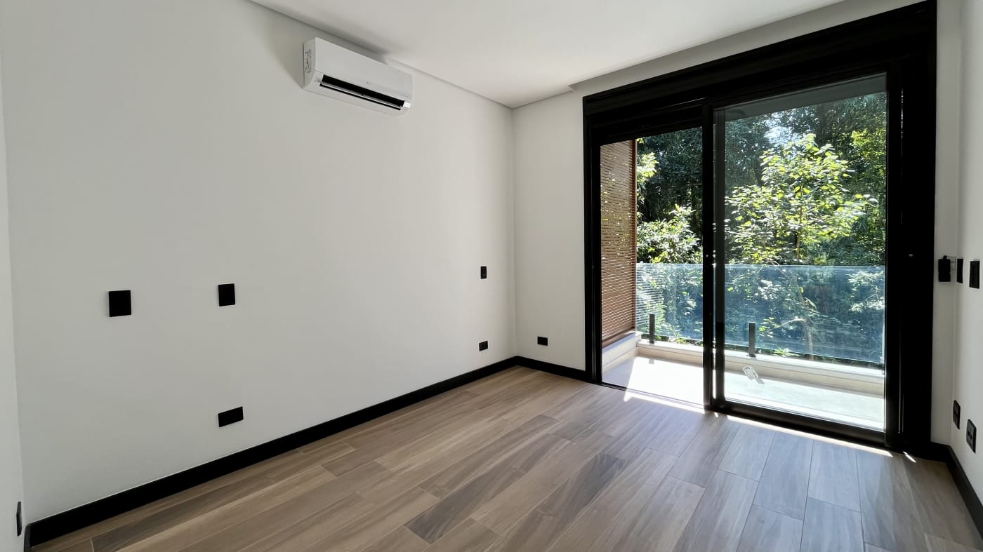 Casa à Venda no Condomínio Iporanga – Sofisticação em Terreno Plano — foto 2