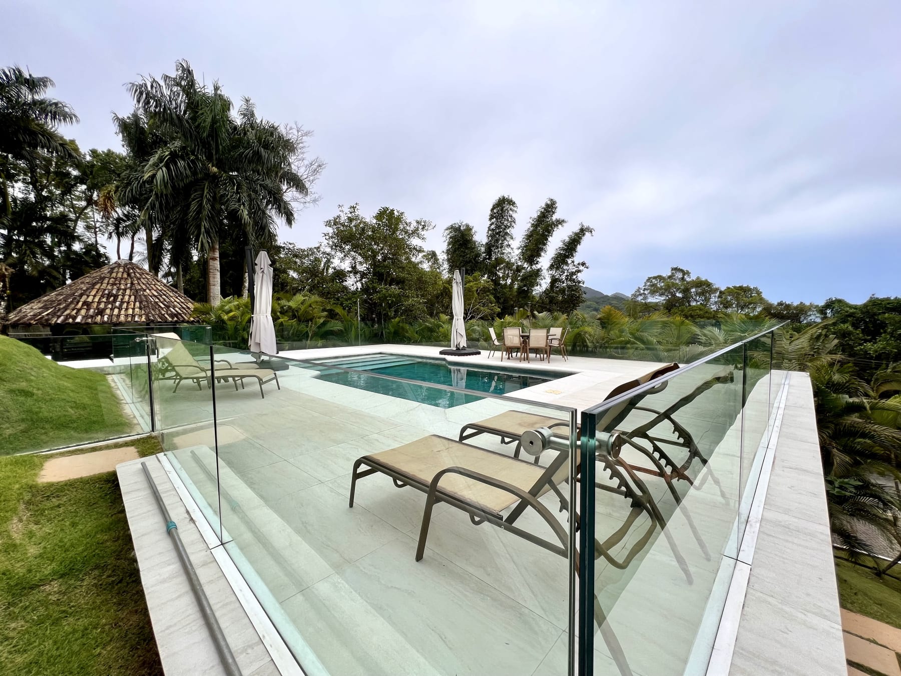 Casa de luxo com vista para o mar no Condomínio São Pedro, Guarujá