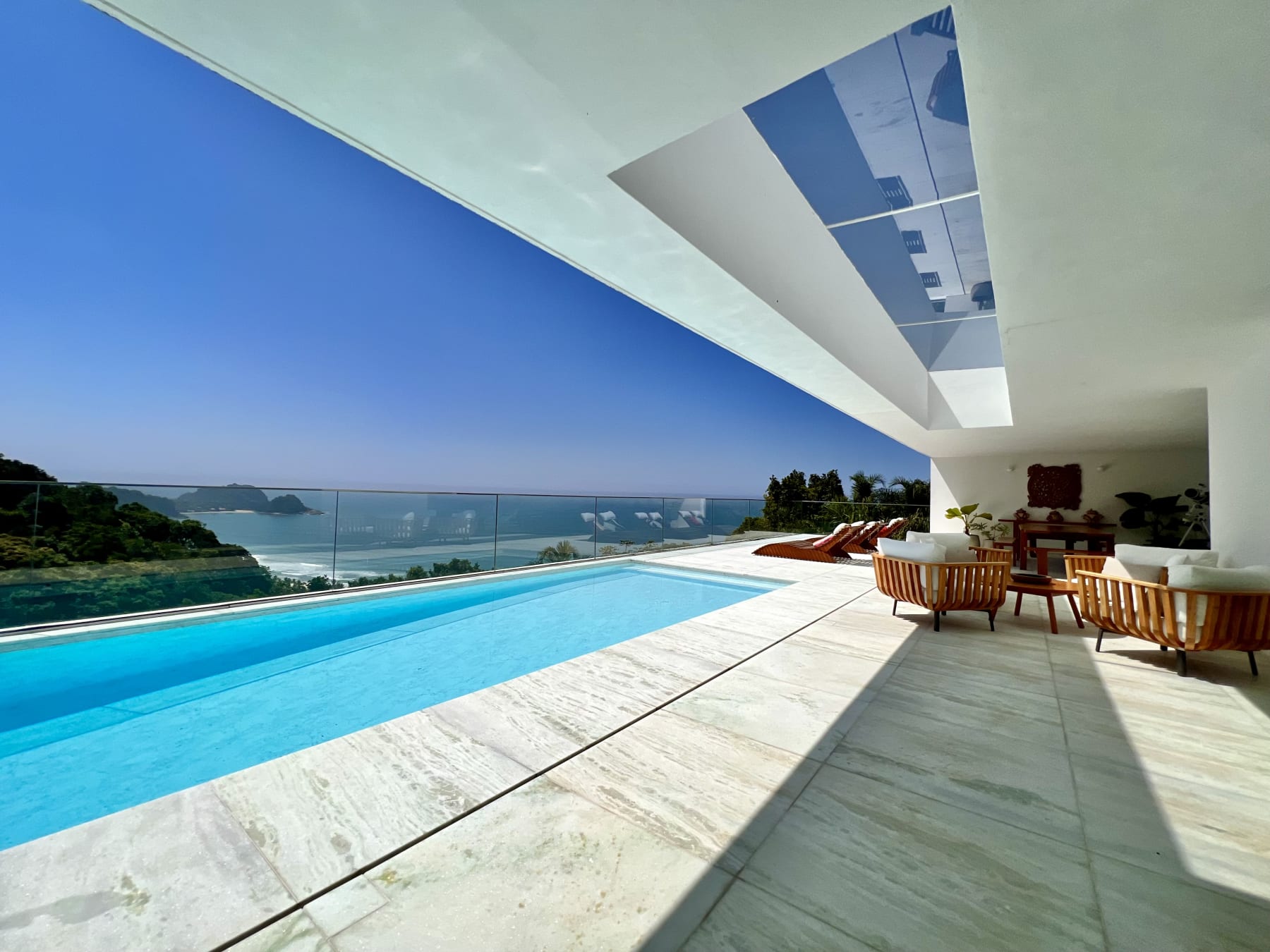 Casa no Condomínio Tijucopava · 6 Suítes · Vista Mar | Guarujá