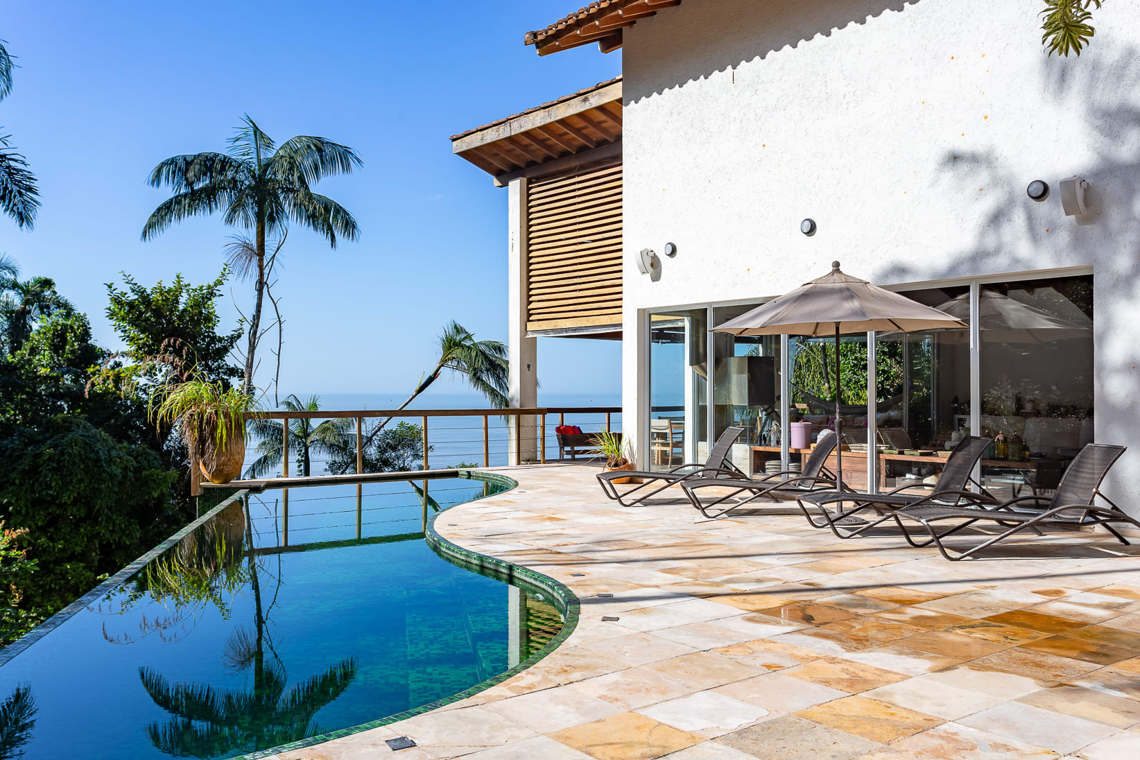 Casa de condomínio em Taguaíba com vista para o mar
