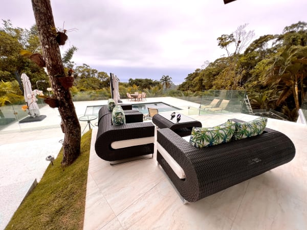 Vista panorâmica da área de lazer e natureza