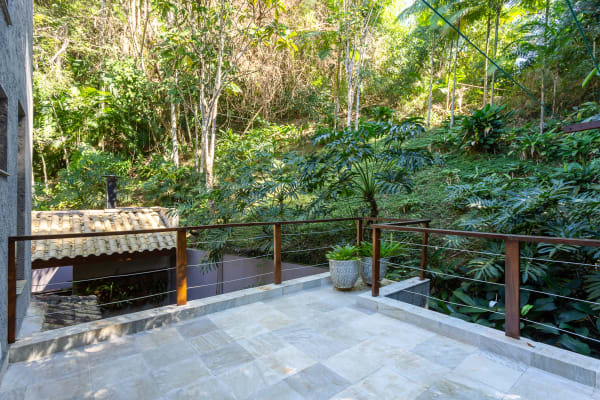 Varanda com vista para a mata nativa preservada