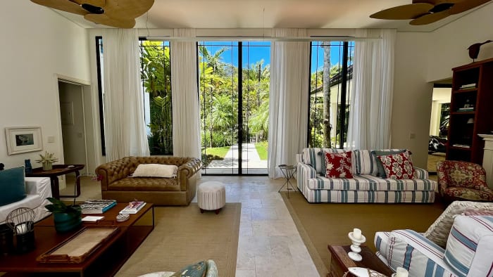 Casa automatizada e renovada a 450 metros da praia no Condomínio Iporanga — foto 30