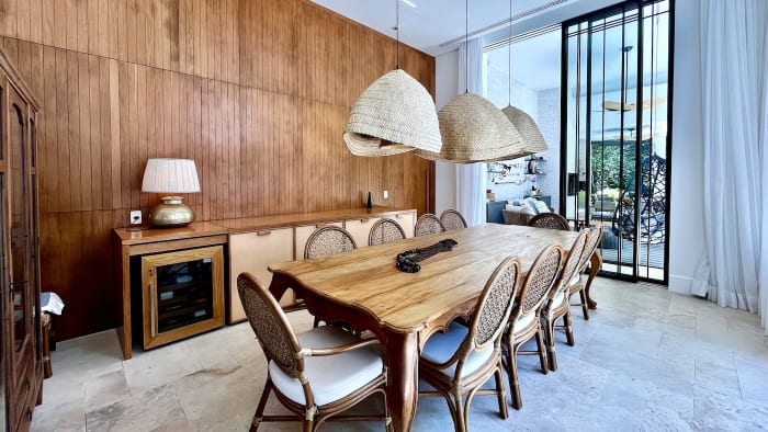 Casa automatizada e renovada a 450 metros da praia no Condomínio Iporanga — foto 32