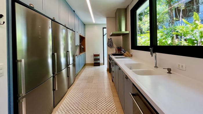 Casa automatizada e renovada a 450 metros da praia no Condomínio Iporanga — foto 34