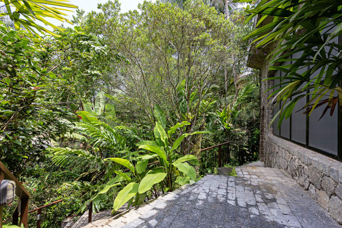 Casa à Venda no Condomínio São Pedro – Arquitetura em Pedra, Vista Mar e a Poucos Passos da Praia — foto 13