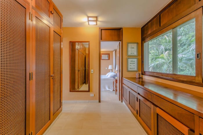 Casa de Luxo à Venda no Condomínio São Pedro com Vista para o Mar, Projeto de Marcos Acayaba e Paisagismo de Burle Marx. — foto 4