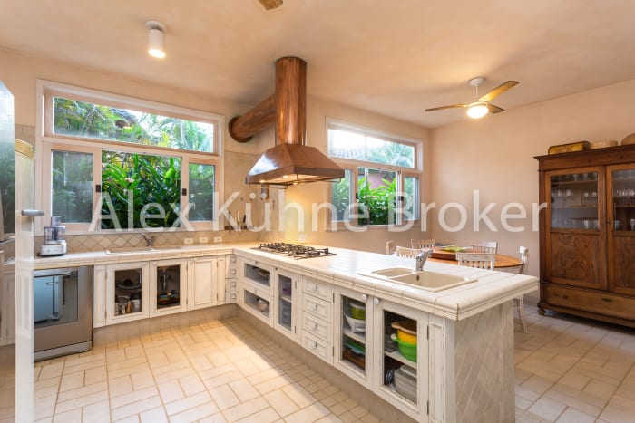 Casa em Estilo Farmhouse Contemporâneo à Venda no Condomínio Iporanga – Conforto, Natureza e Exclusividade no Guarujá — foto 8