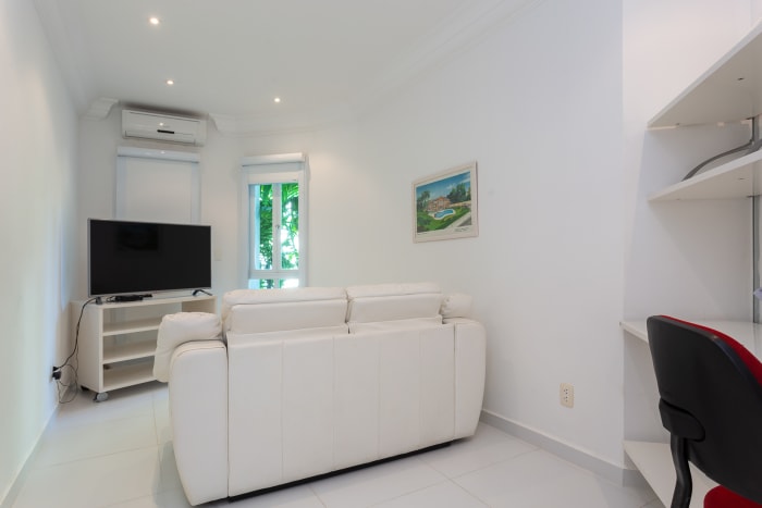 Casa à venda no Condomínio São Pedro, Guarujá, lote plano com jardim e acesso fácil ao mar — foto 7