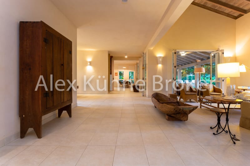 Casa em Estilo Farmhouse Contemporâneo à Venda no Condomínio Iporanga – Conforto, Natureza e Exclusividade no Guarujá — foto 2
